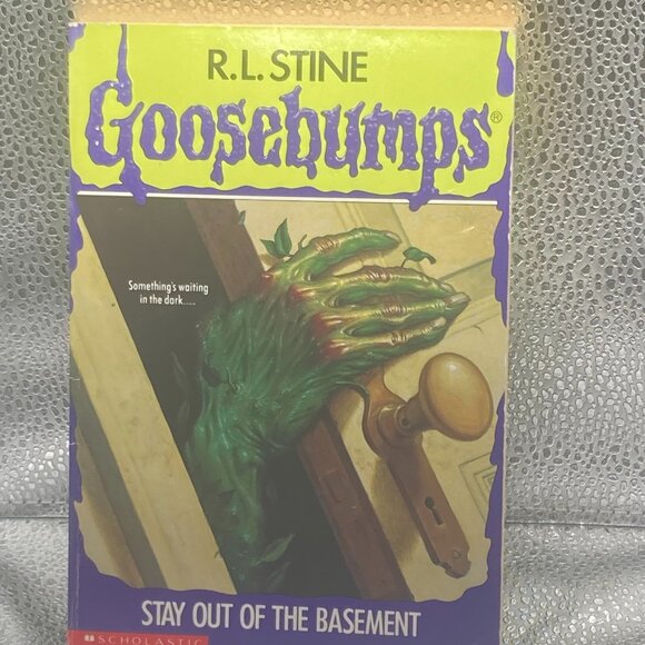 Vintage Book-Goosebumps Stay Out of the Basement-RL Stine 1992 - Picture 1 of 4